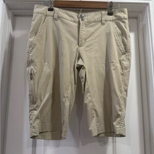 Columbia Women's Tan Omni-Shield Hiking Walking Athletic Shorts Size 8
